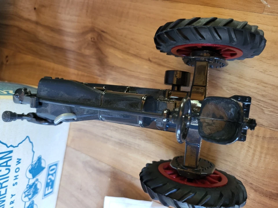 ERTL McCormick-Deering Farmall F-20 1932 All American Dairy Show Tractor - Image 4 of 4