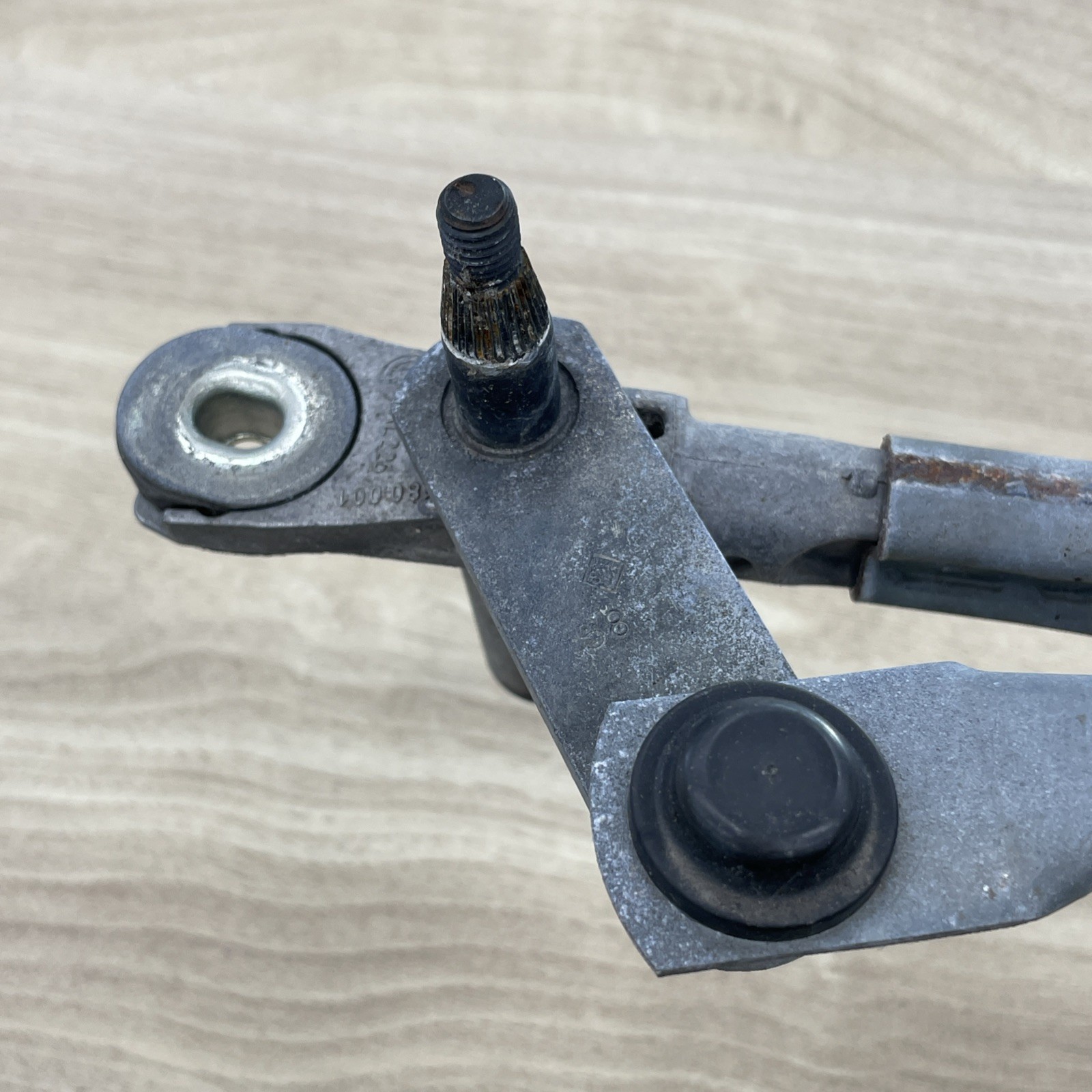 2009 Bentley Continental Flying Spur W12 Winshield Wiper Motor W/ Linkage