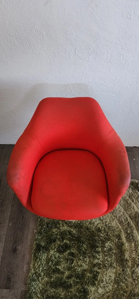 Sillón tapizado vintage Knoll Eero Saarinen rojo fibra de vidrio estilo tulipán Foto 4 de 4