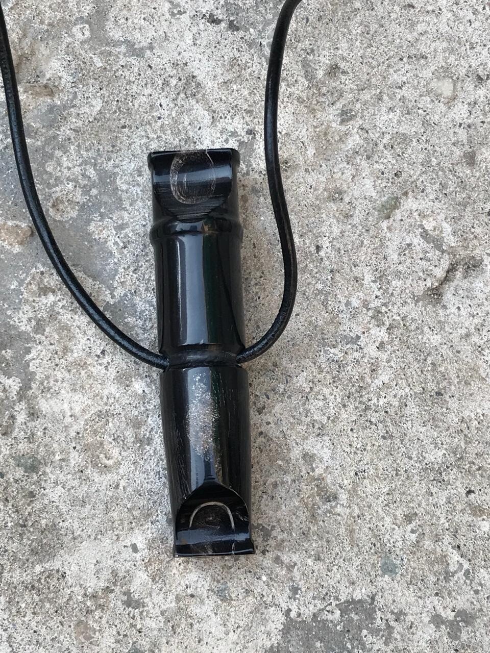 Correa de cuero silbato de perro Trixie 2 tonos cuerno de búfalo 7 cm para entrenamiento de perros