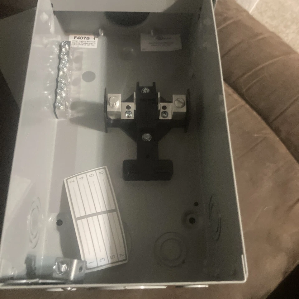 Nuevo Eaton BR24L125RSEP centro de carga de orejetas principales para exteriores 125 amperios 2 espacios 3R exteriores Foto 3 de 4