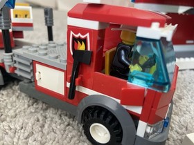 Lego City Fire Station 7945 4 Mini figurines Complete Or Nearly See Description