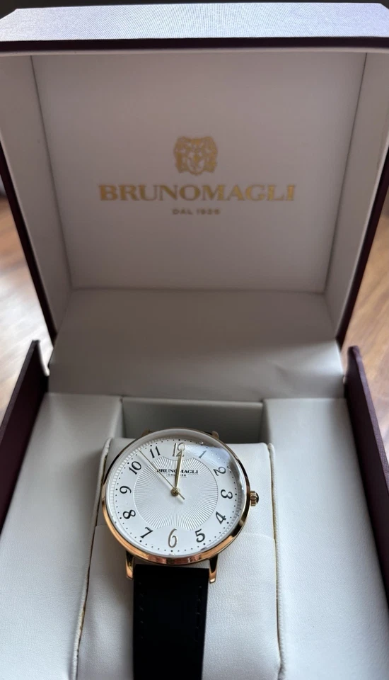 Reloj Mujer Roma 1221 - Correa Negra con Dorado Foto 2 de 4