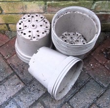 68, used, 5 Litre, 22 cm, Raised Base Round Plastic Plant Flower Nursery Pots