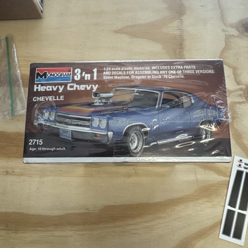Monogram 3+1 scale black Chevelle Malibu SS 454 model kit box with blue car illustration and bold yellow “Heavy Chevy” text.