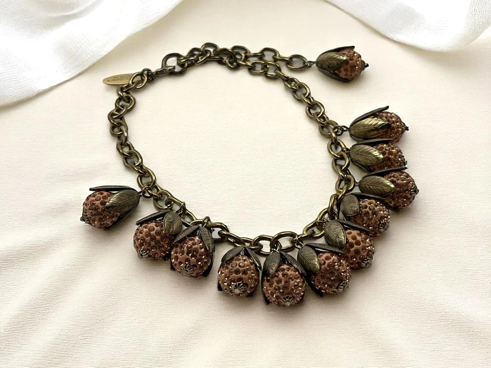 Collar llamativo tono dorado brote flor cristal LENORA DAME $140 Foto 2 de 4