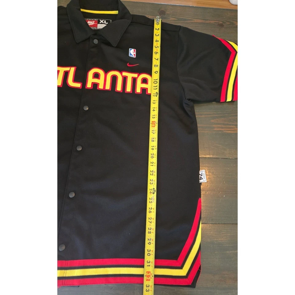 Camiseta deportiva con botones Nike Atlanta Hawks NBA negra roja amarilla XL Foto 3 de 4