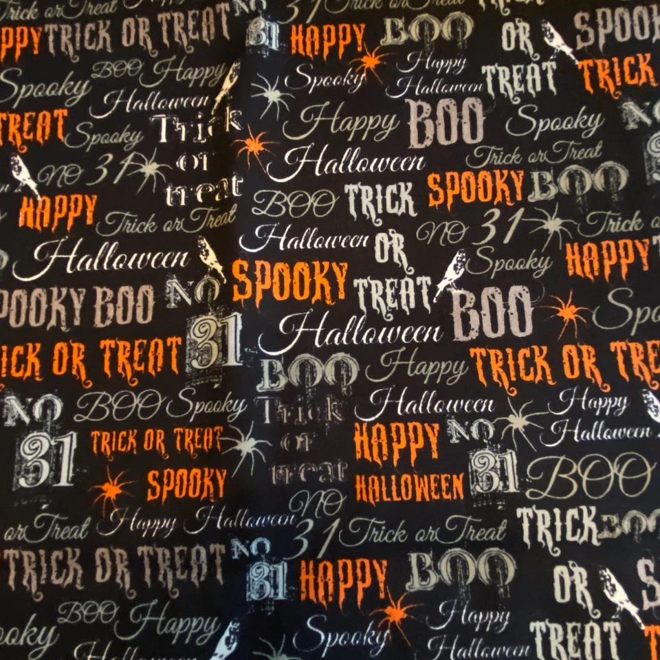 Tela espeluznante con texto de Halloween con estampado de algodón negro Windham Foto 3 de 4