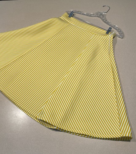 Skirt Yellow White Stripe Thick Neoprene Feeling Dani’s Choice Size Large - Picture 2 of 9