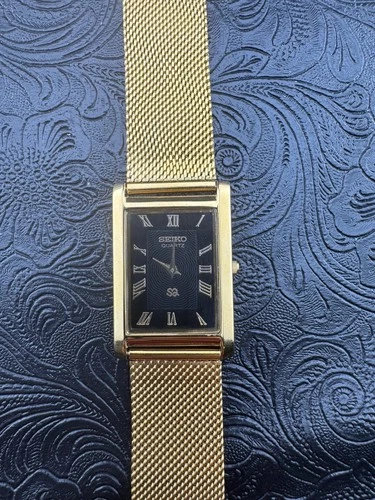 GOLD BLACK  Vintage Seiko Slim Quartz Gentlemen's Wrist Watch