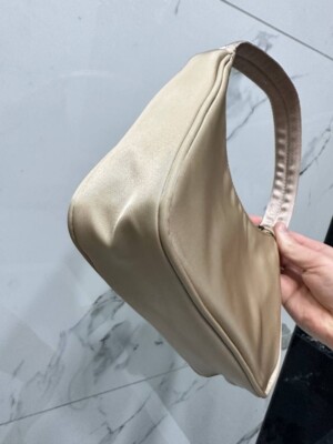 ショルダーバッグ・ポシェット Re-Edition 2000 Mini Shoulder Bag ショルダーバッグ・ポシェット Re-Edition 2000 Mini Shoulder