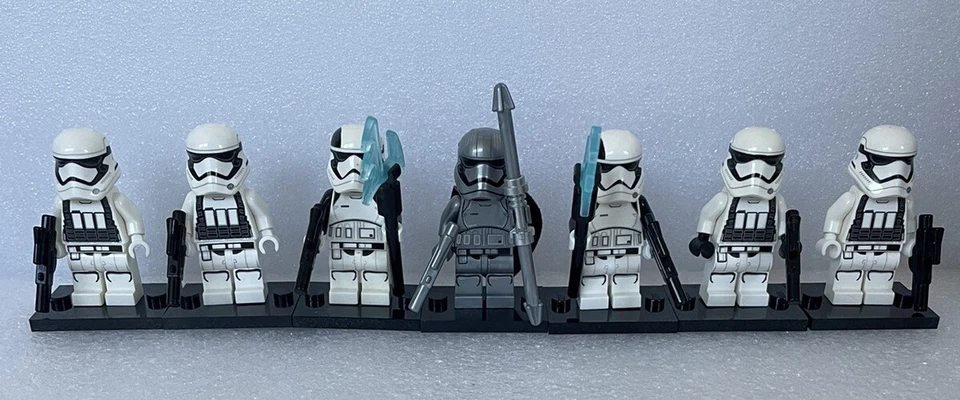 Star Wars Lego Captain Phasma & First Order Storm Trooper Guard - Mint Condition - Image 3 of 4