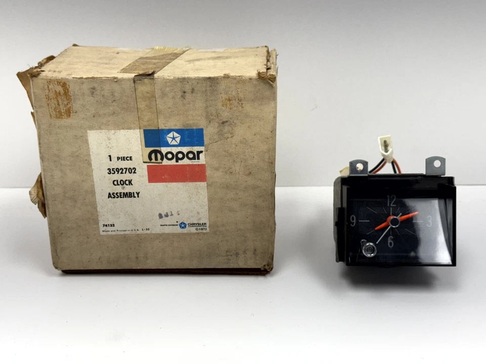 Chrysler Newport New Yorker 1974-1978 carrocería C panel de instrumentos reloj 3592702 nuevo de stock Foto 3 de 4