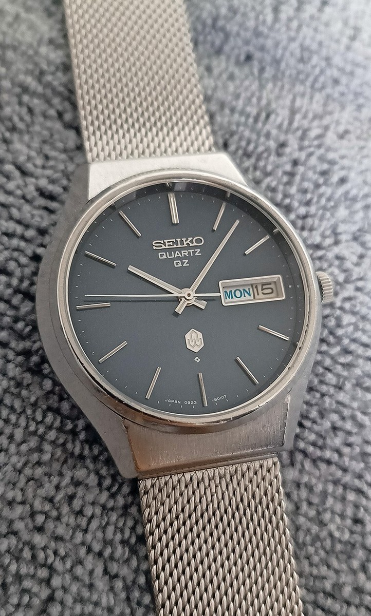 NICE VINTAGE SEIKO QUARTZ QZ 0923-8010 BLUE DIAL WITH DAY-DATE JDM