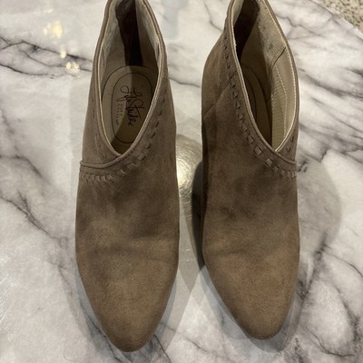 LifeStride Women s Tan Giada Ankle Booties Size 9  