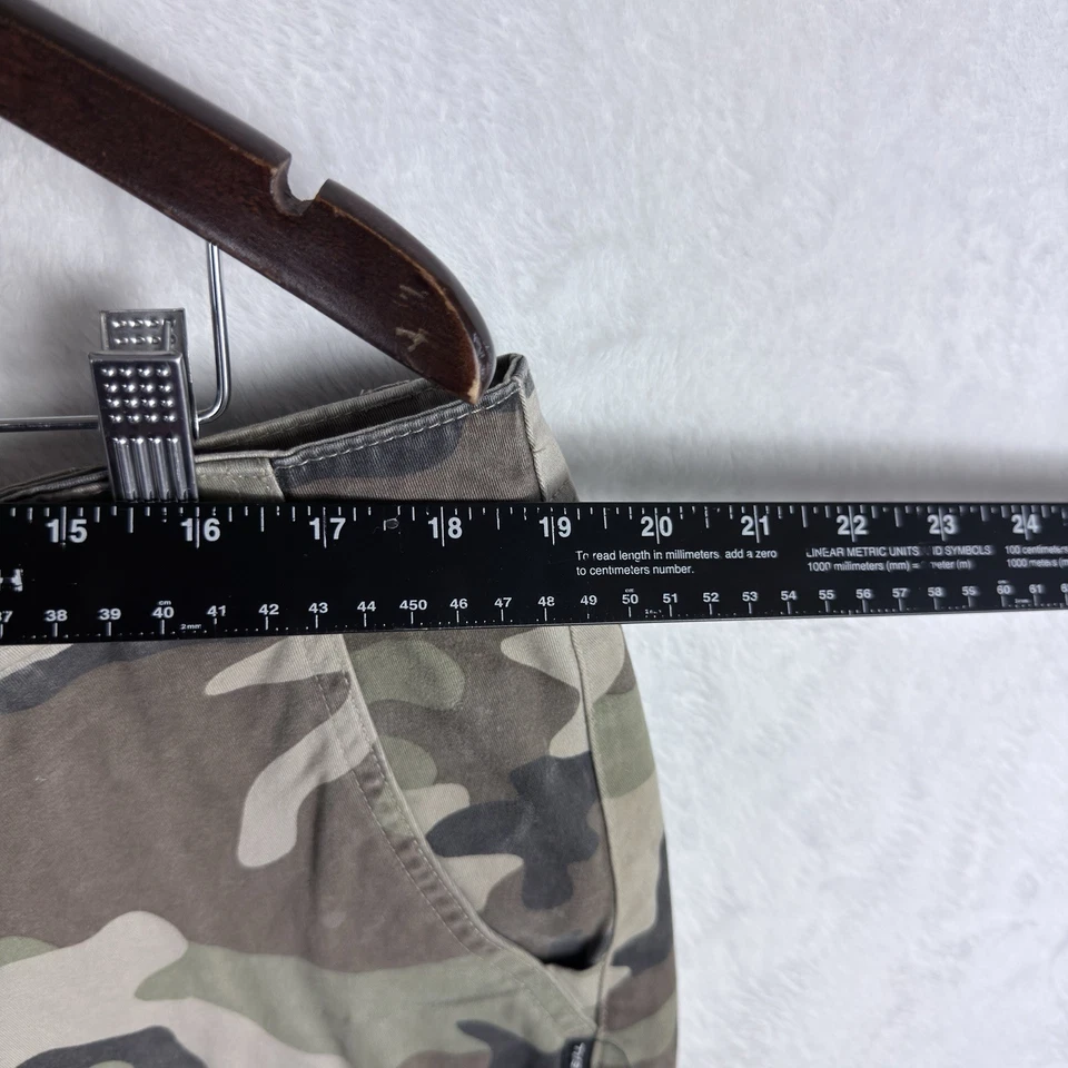 Vintage Volcom Mens Size 38 Faded Camouflage Skateboarding Chino Shorts Cotton - Image 3 of 4