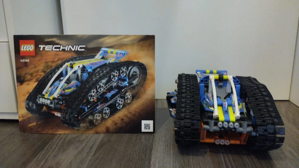 LEGO Technic 42140 App-Controlled Transformation Vehicle, photo 1 sur 5