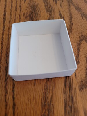 FB-24 Fold up boxes 100 count White 2 1/2'' X 2 1/2''