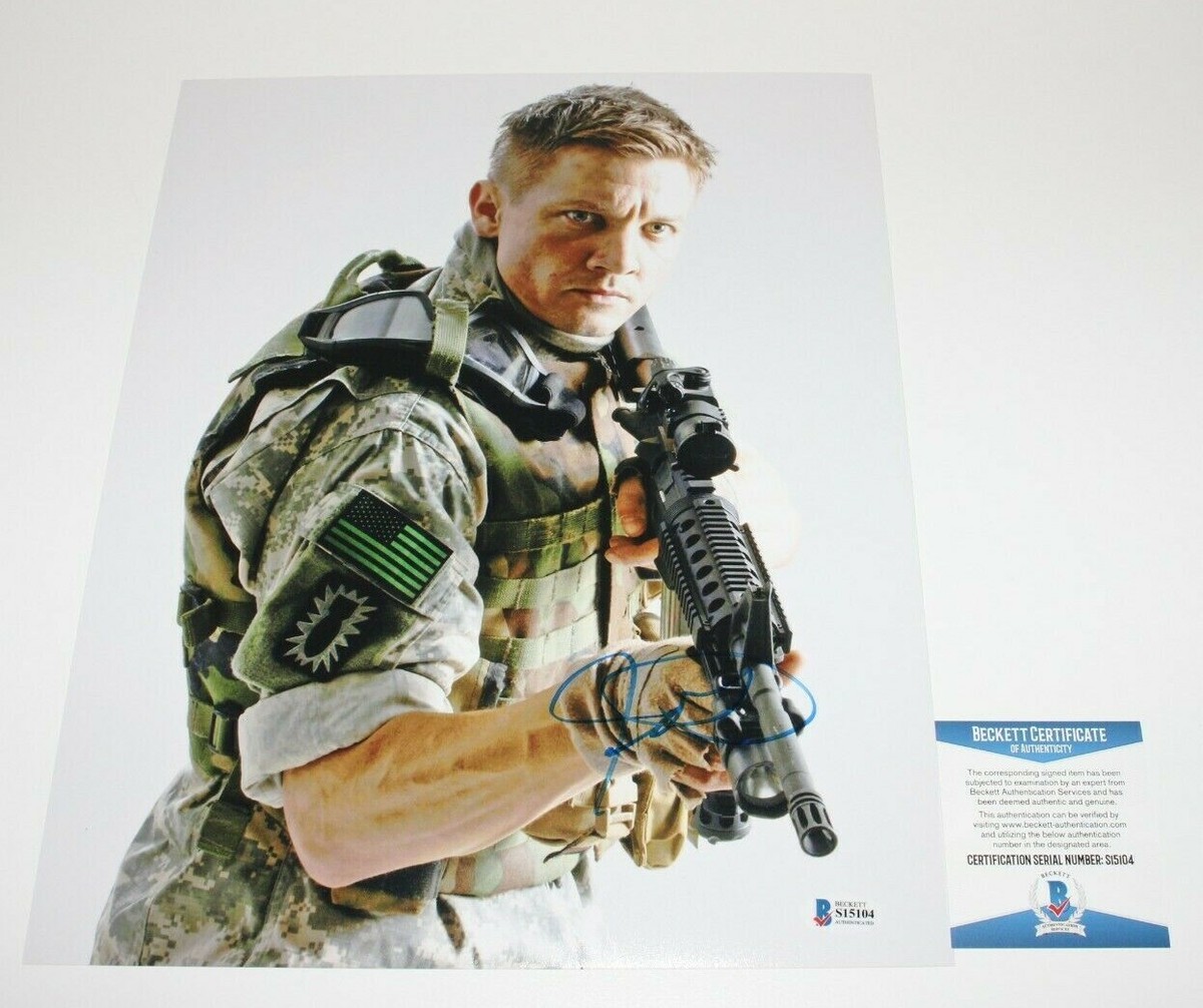 Photo Autographiée Jeremy Renner Hawkeye Avengers - 11x14 - JSA COA