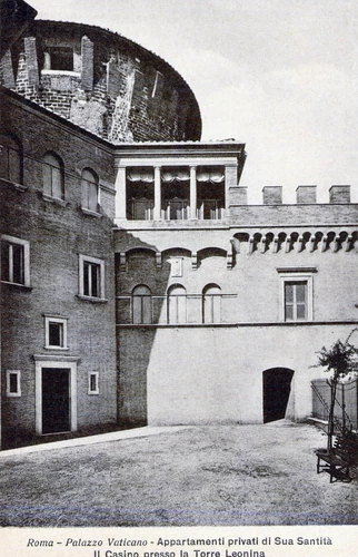 VTG Postcard Roma Italy- Palazzo Vaticano, ll Casio Presso la Torre Leona-Unp-M7