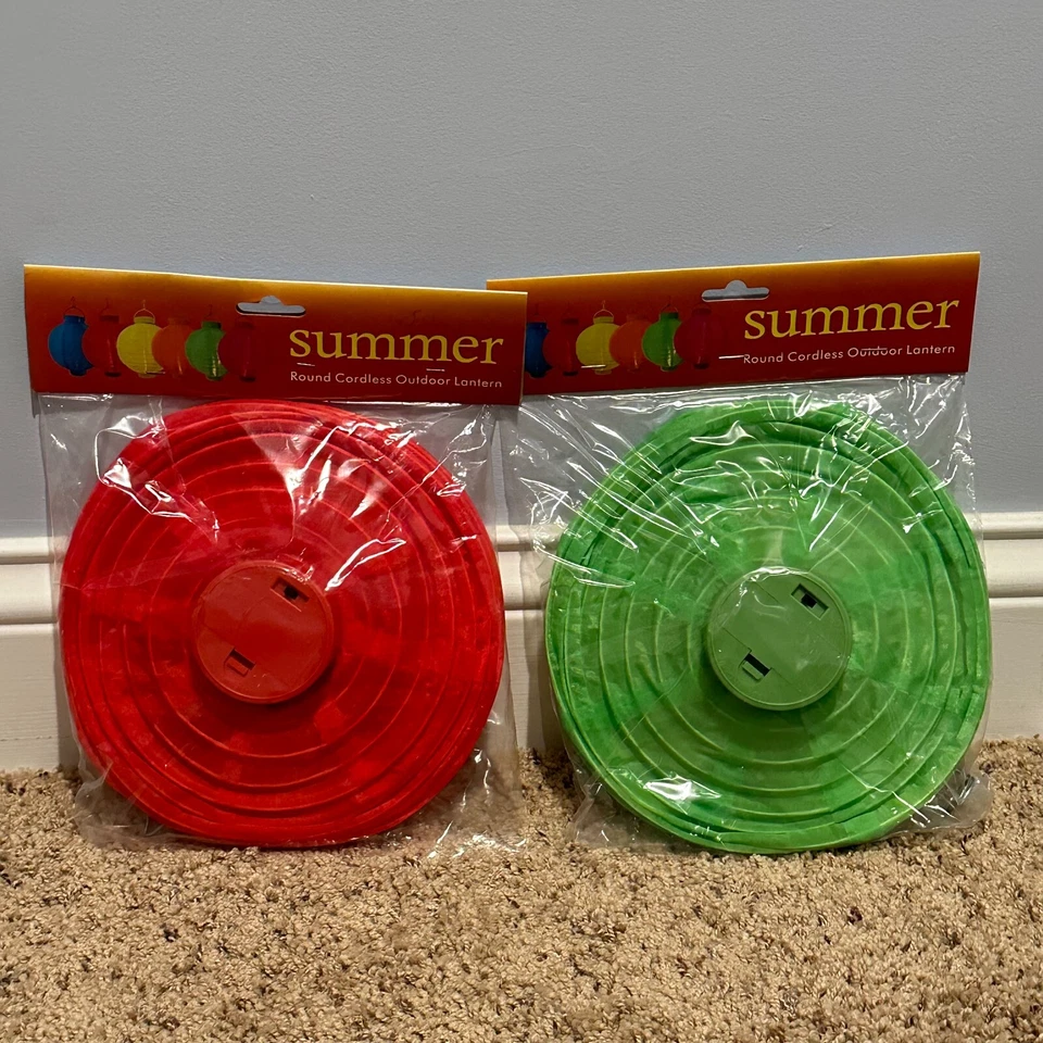NUEVO Par ShopKo Linternas de Papel Redondas Chinas Verdes y Rojas Decoración de Navidad  Foto 2 de 4