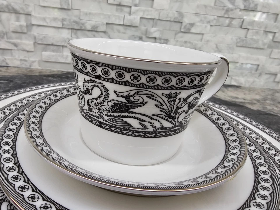 WEDGWOOD 'CONTRASTS'  Platinum Band 2 - 5 Piece Place Settings NEW W/Tags - Image 4 of 4