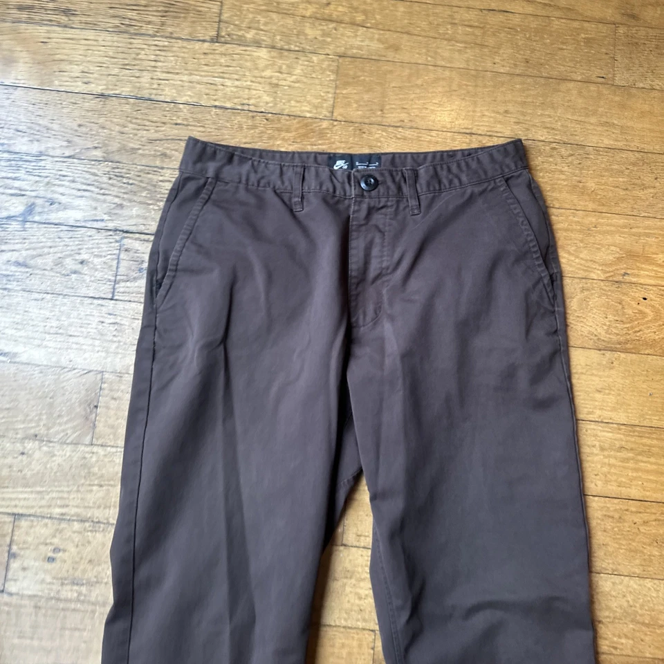 Pantalones Nike SB Para Hombre 32x30 Marrón Skateboarding Frente Plano FTM Street Foto 4 de 4