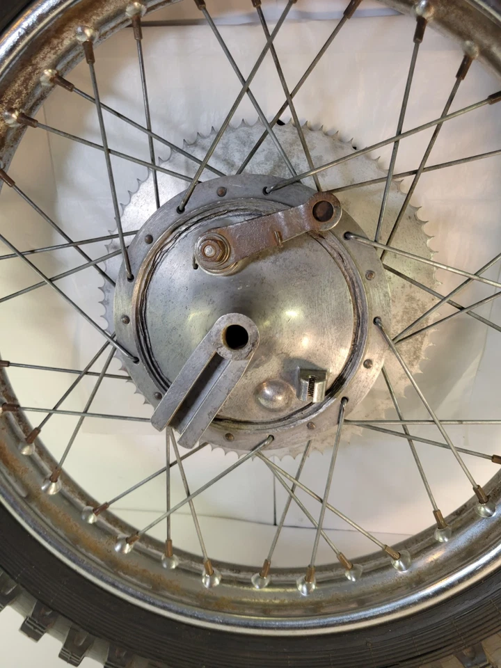 Harley Baja MSR-100 1970 competición carreras rueda trasera freno llanta piñón  Foto 2 de 4