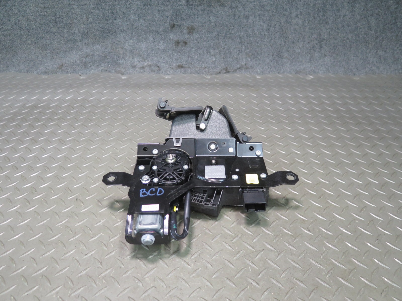 2006-2012 BENTLEY FLYING SPUR REAR TRUNK LID LOCK LATCH ACTUATOR MOTOR