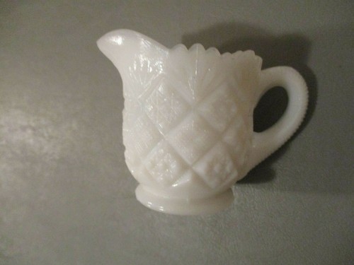 Vintage Westmoreland Thumbelina Child's Milk Glass Sugar and Creamer - Picture 2 of 12
