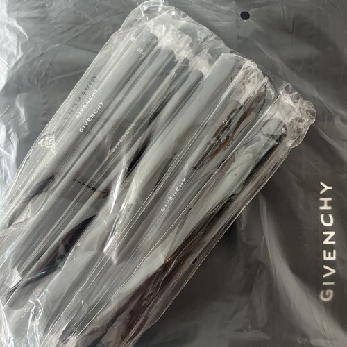 GIVENCHY 18 X Professional Brushes Face Eyes Brush Belt Set Kit w Blender NEW - Picture 20 of 20
