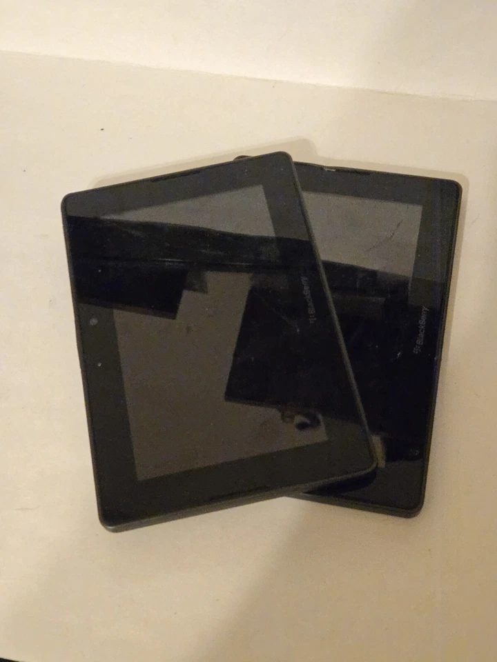 Lote de 2 Tabletas Blackberry Playbook 32GB No Funciona Piezas Reparación Solo  Foto 2 de 4