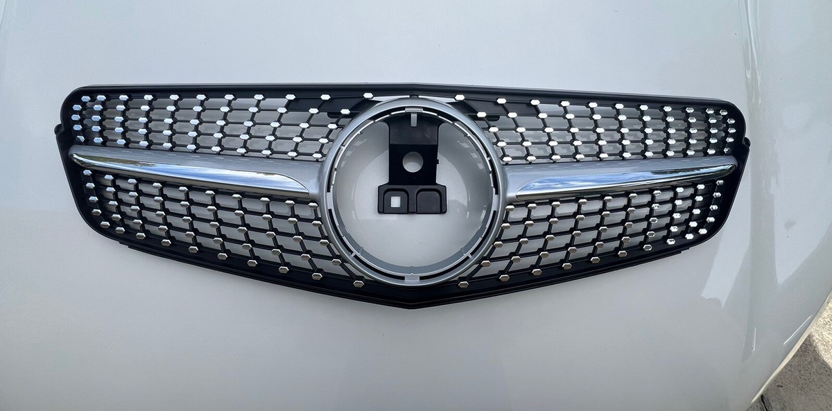 MERCEDES-BENZ W204 C63 CLA250 CHROME DIAMOND FRONT GRILLE AMG
