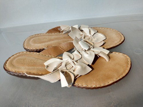 Clarks Bendable Metallic Ivory Leather Layered Floral Sandal Sz 6 M Comfort Shoe