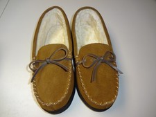 ISOTONER Women's Quilted Moccasin Slippers – Metallic Silver, Faux Fur Lined, Slip-Resistant Sole, Size L - View #3