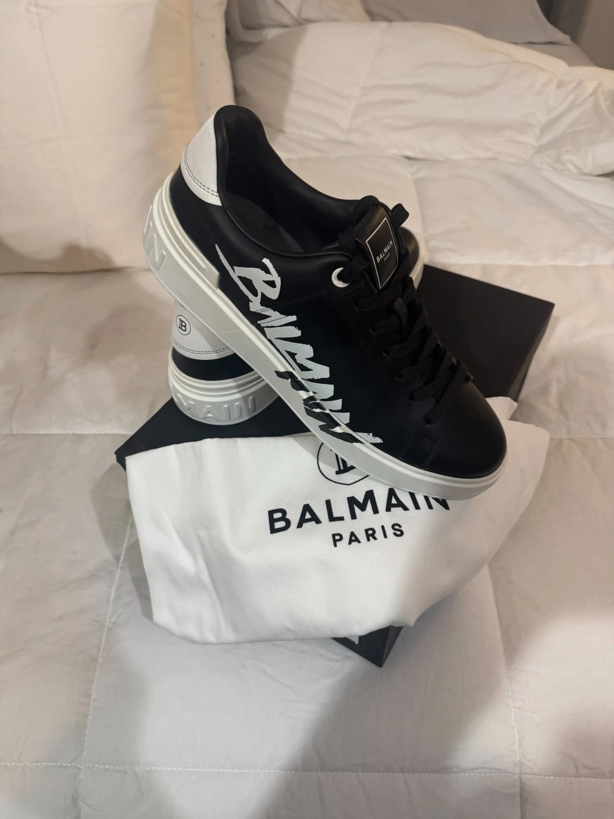 Balmain — Balmain Paris Men’s Black/White Sneakers – Size 9 (42 EU) – Unworn – Logo Script