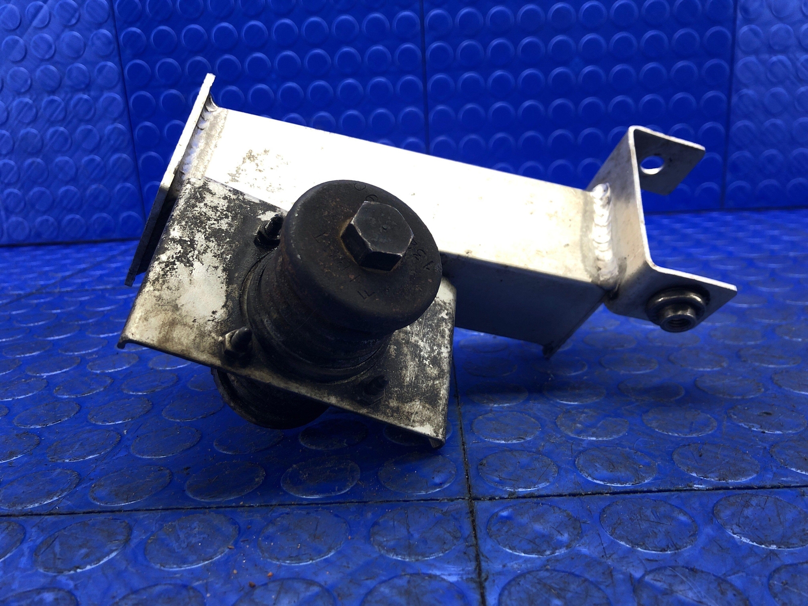 2004-2014 LAMBORGHINI GALLARDO REAR RIGHT BUMPER STRUT BRACKET SUPPORT 400813758