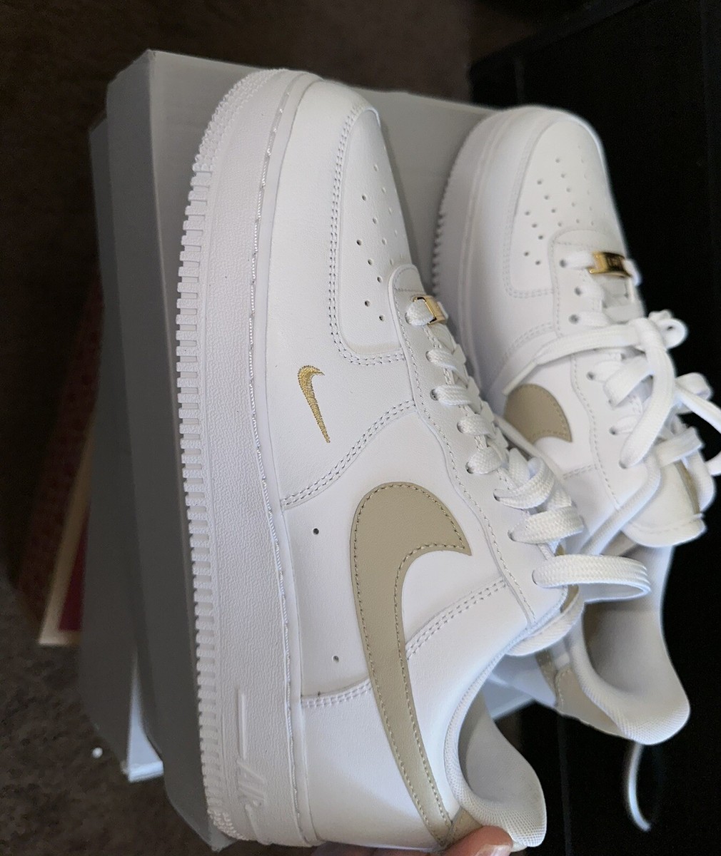 大人気 入手困難！Nike Air Force 1 '07 Essential White Rattan Women's White & Rattan Nike Air Force 1 '07 07 ESS Shoes 9.5