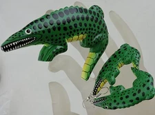ALLIGATOR OR CROCODILE EARRINGS & SCARF RING/HOLDER SET GREEN FUN RARE NOVELTY
