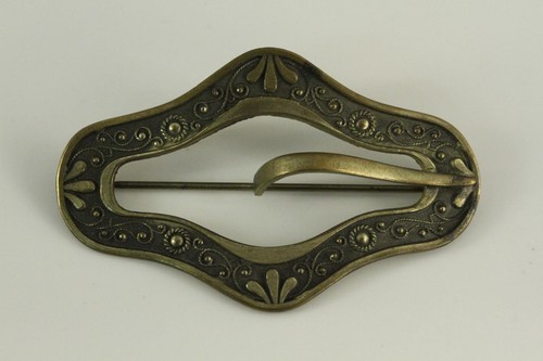 Victorian Estate Jewelry Gold Tone Art Nouveau Stamped Metal Buckle Brooch Pin