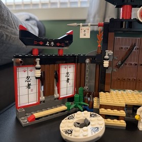 LEGO Ninjago Spinjitzu Dojo 2504 - 1 minifigure  and spinning base. 