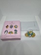 Disney BoxLunch Monograma Pocahontas Flit Pin Princesa