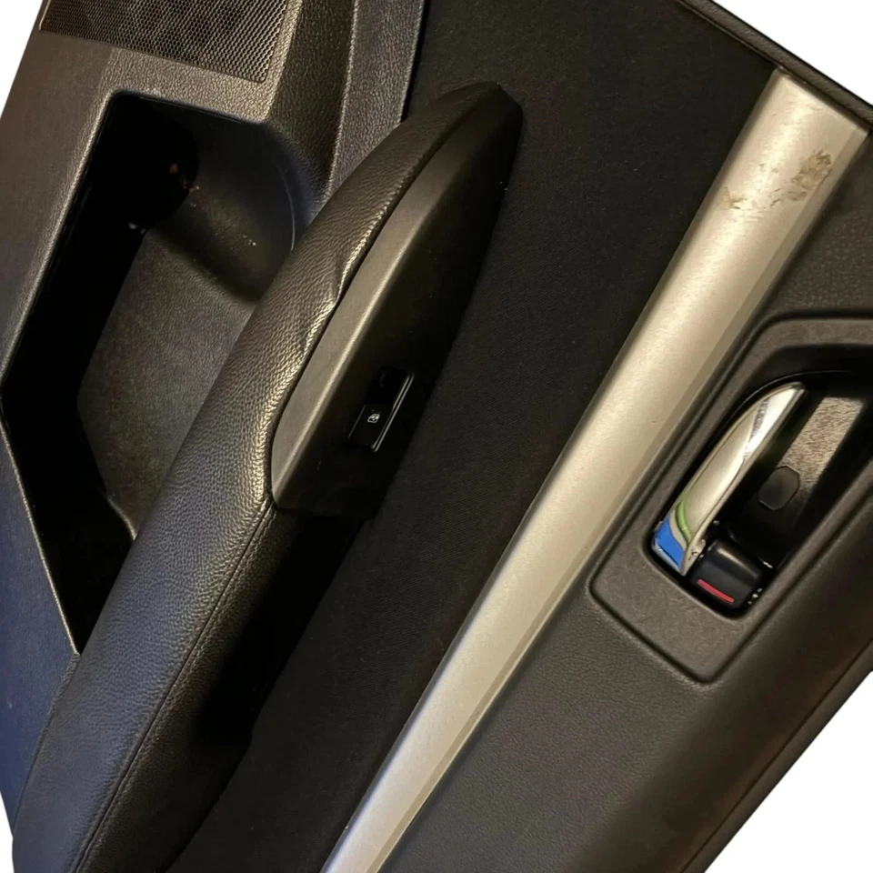 Panel de moldura de puerta interior trasero derecho Subaru Legacy 2013-2014 sedán 94226AJ30AVH OEM Foto 2 de 2