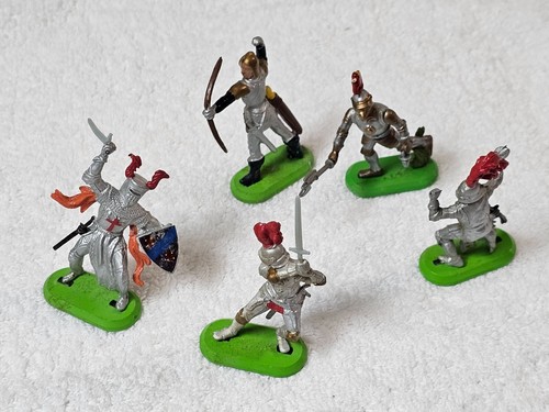 Vintage Britains Deetail Knights Medieval Soldiers Set of 5 Figures 1971 LOT - Picture 14 of 14