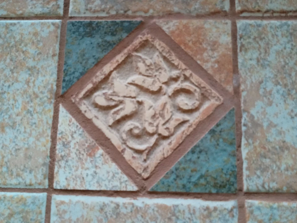 2 Table Set  Wood And Tile  41" × 21" x 28½" And  28" × 28" x 20" White & Peach - Image 3 of 4