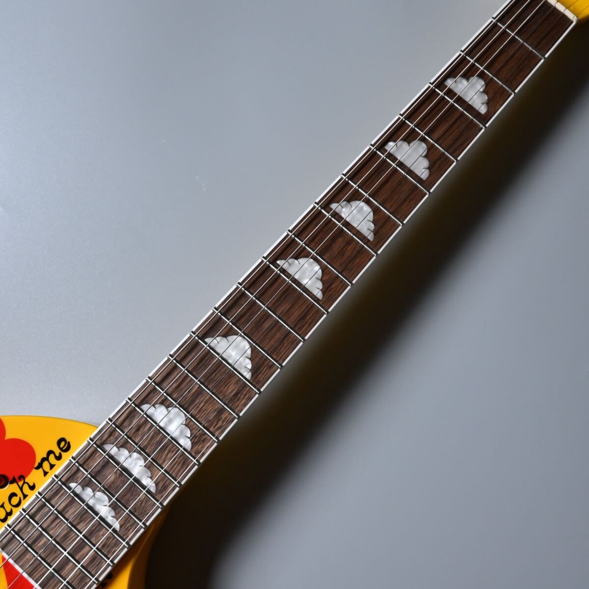 FERNANDES YELLOW HEART ZO Mini electric guitar with built-in FERNANDES YELLOW HEART ZO Mini electric guitar with built-in