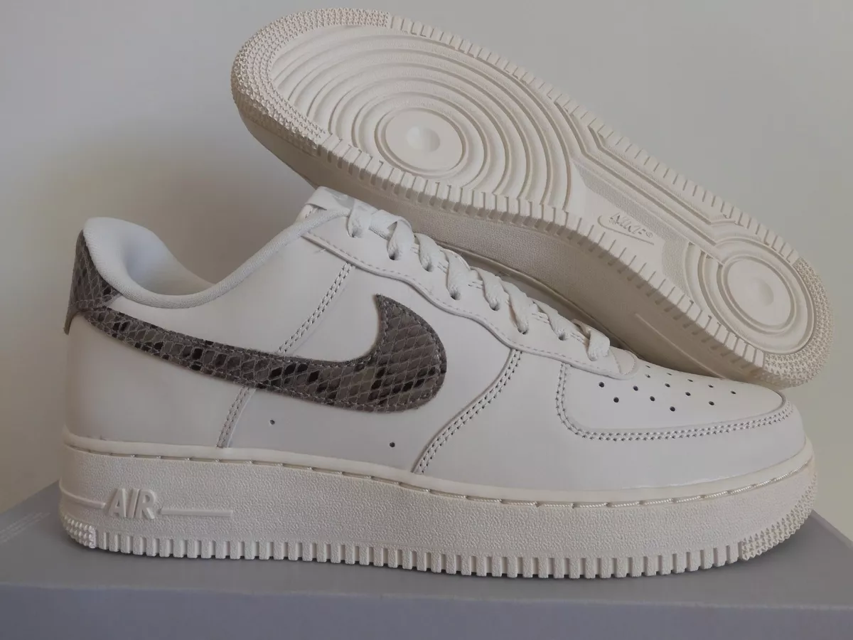 NIKE AIR FORCE 1 07