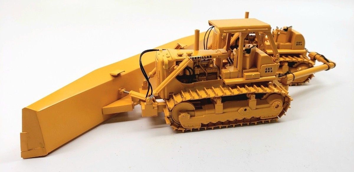 Caterpillar Cat D9G SxS with Angle Blade - EMD 1:50 Scale