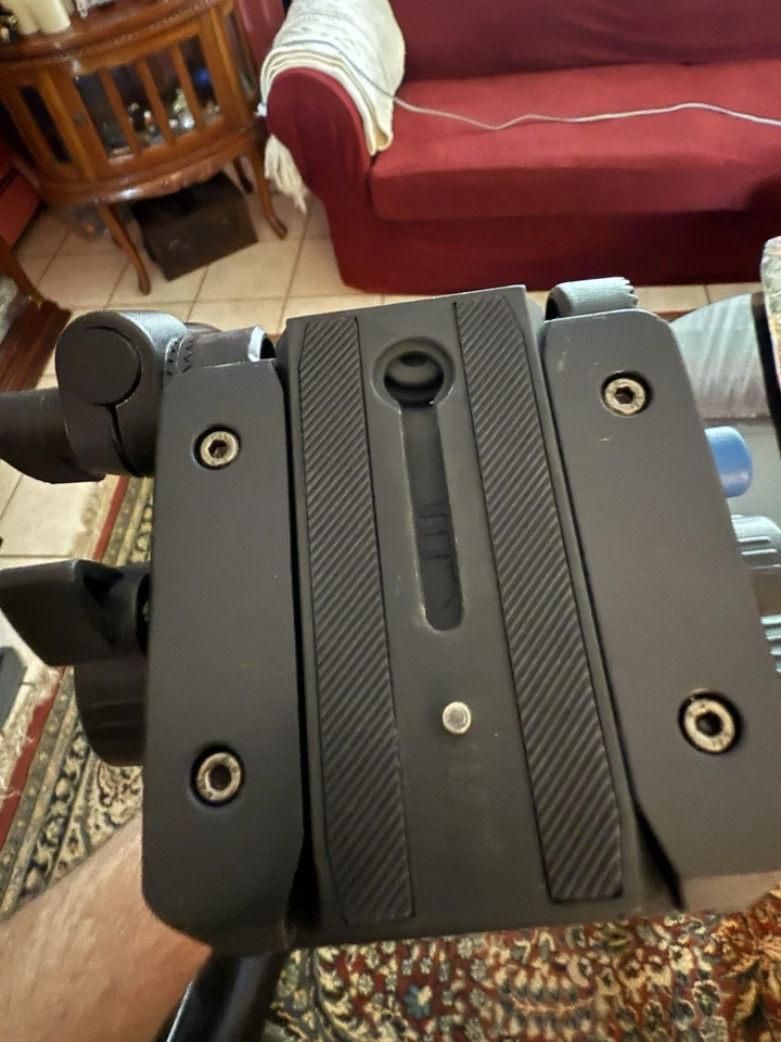 Monopie de aluminio Benro A48FB 70,5" con cabezal fluido de video S6 estuche de placa QR A48FBS6 Foto 3 de 4