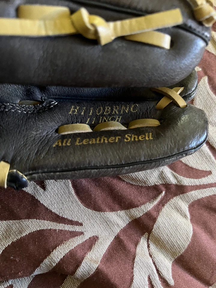 Rawlings H110BRNC RHT Brown 11" Youth Baseball Glove Right Hand Throw - Image 3 of 4